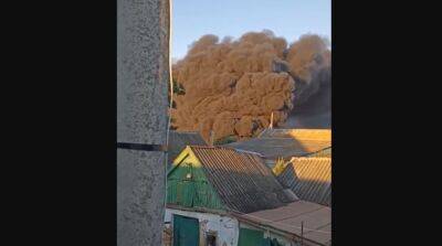 Взрывы гремят в оккупированном Бердянске, город заволокло дымом: кадры ЧП ко Дню россии