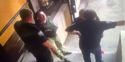 УП опубликовало видео инцидента с чиновником Генштаба, устроившим стрельбу в спальном районе Киева