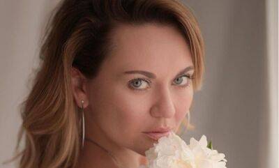 Жена продюсера "Квартал 95" хвастнула постельной фотосессией и обратилась к украинцам: "Не должно быть..."
