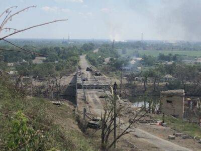 Окупанти зруйнували Пролетарський міст між Лисичанськом та Сєверодонецьком: фото