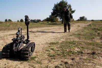Британская QinetiQ передаст Украине десять роботов-саперов TALON