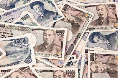 Курс иены в понедельник упал к доллару до минимума с 1998 года