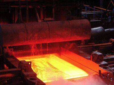 «Ведомости»: На фоне снижения спроса на металл цены на сталь упали на 40%