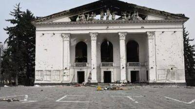 Оккупационные власти Мариуполя собираются открыть «сезон» в разбомбленном драмтеатре