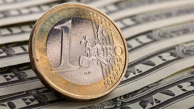 Курс евро замедлил рост к доллару во вторник днем