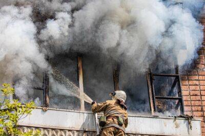 В Лозовой женщину спасли из горящей квартиры (фото)