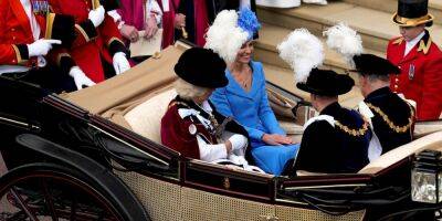 Впервые за три года. Елизавета II, принц Чарльз, Кейт Миддлтон и другие члены королевской семьи приняли участие в шествии Ордена Подвязки