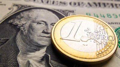Евро в течение месяца сравнится с долларом — прогноз Wells Fargo