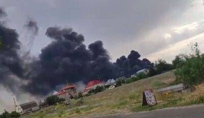 Ад в Новой Каховке: ВСУ точно попали в склад боеприпасов оккупантов - началось яркое зарево. Видео