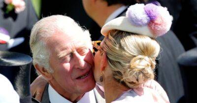Дамский угодник. Принц Чарльз трогательно целовал гостей на скачках в Аскоте