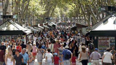 Власти Барселоны начинают борьбу с невыносимым шумом, производимым туристами