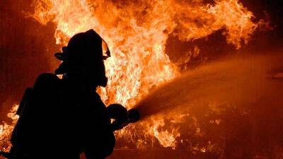 Один человек погиб при пожаре на нефтехимическом заводе в российском регионе