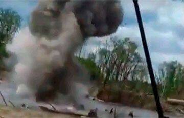 В Луганской области бойцы ВСУ прямо перед носом оккупантов взорвали вражескую переправу