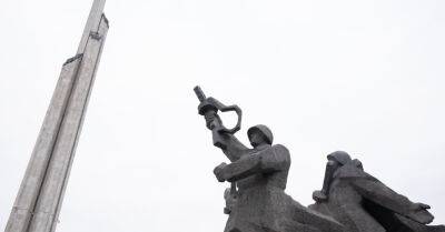 Алдис Гобземс - Сейм: памятник в парке Победы должен быть снесен до 15 ноября - rus.delfi.lv - Рига - Латвия