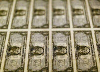 Средневзвешенный курс доллара США к российскому рублю со сроком расчетов "завтра" по состоянию на 15:30 мск 16 июня составил 56,8691 руб.