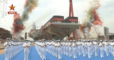 Китай спустил на воду свой самый современный авианосец "Фуцзянь" (фото)