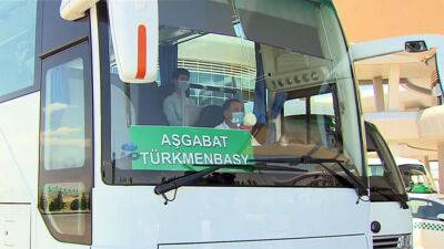 Минздрав Туркменистана сообщил, где все еще нужно носить маски
