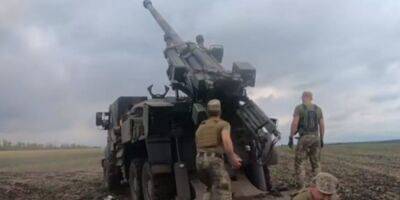 Украинские военные одним залпом из шести САУ Caesar ударили по скоплению техники оккупантов — видео