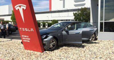 Tesla на автопилоте стали участниками сотен ДТП: начато расследование
