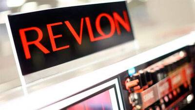 Бренд косметики Revlon подает на банкротство, но не исчезает с рынка