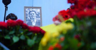 Киев попрощался с погибшим на войне с Россией активистом Романом Ратушным