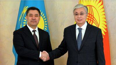 Токаев во время визита в Кыргызстан отказался от ордена «Манас»