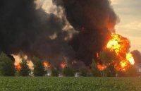 Ракетный удар по нефтебазе на Днепропетровщине: все подробности. Видео