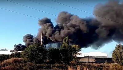 Бьют без малейшей жалости: оккупанты продолжают ровнять Донецк с землей – кадры новых "прилетов"