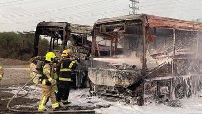 Подозрение на поджог: в Ришон ле-Ционе дотла сгорели два автобуса – видео