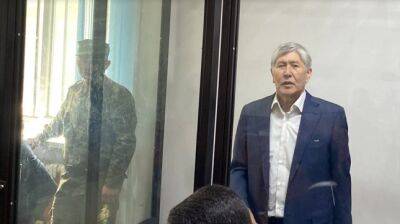 Суд оправдал Алмазбека Атамбаева по двум уголовным делам