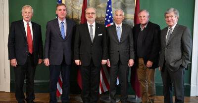 Марк Уорнер - Американские сенаторы в Риге поддержали укрепление присутствия НАТО в Балтии - rus.delfi.lv - Россия - США - Украина - Белоруссия - Рига - Мадрид - Латвия