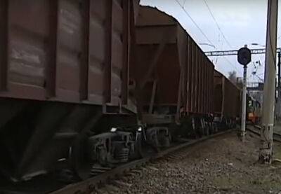 Вагони сошли с рельсов, движение поездов нарушено: в Укрзализныце сообщили об аварии