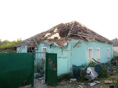В селе под Харьковом разбомбили жилой дом: пострадали два человека