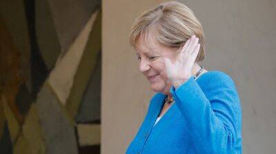 Меркель после нескольких месяцев молчания выразила «солидарность с Украиной» – Reuters