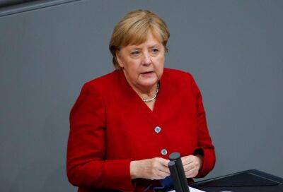 На четвертом месяце вторжения в Украину Меркель наконец определилась с тем, на чьей на стороне