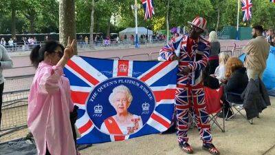 Британцы отмечают юбилей королевы