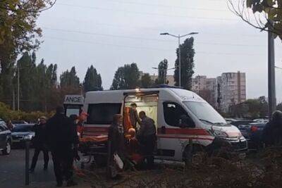 Водитель сбил 2-летнюю девочку во дворе ЖК: фото с места происшествия в Одессе