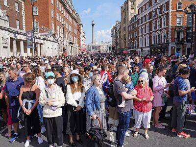 У Лондоні розпочався парад на честь ювілею Єлизавети II: перші фото та відео