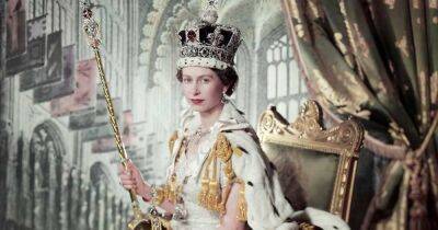 Тысячи бриллиантов. Как выглядело платье Елизаветы II для коронации