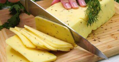 Быстро, вкусно и полезно: как приготовить домашний твердый сыр