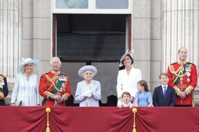 70 лет с момента коронации Елизаветы II: в Лондоне состоялся военный парад