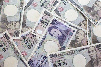 Курс доллара к иене немного откатывается после роста на 2%