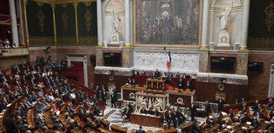 Блок Макрона втратив абсолютну більшість у парламенті Франції: що тепер зміниться