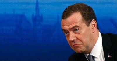Пусть сами приползут и попросят: Медведев о ядерной сделке с США