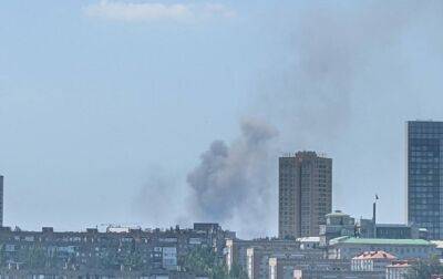 У Донецьку горить склад російських боєприпасів: фото та відео пожежі