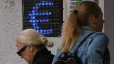 ЦБ России установил официальные курсы евро и доллара на 21 июня