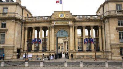 Парламент Франции - зеркало общества