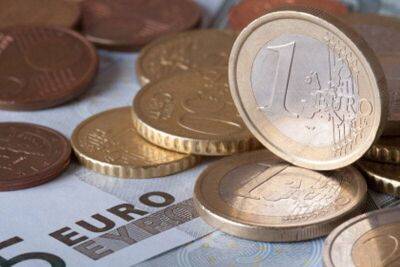 Средний курс евро со сроком расчетов "завтра" по итогам торгов составил 58,7847 руб.