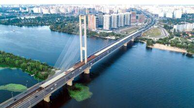 Южный мост в Киеве закрывают для частного транспорта