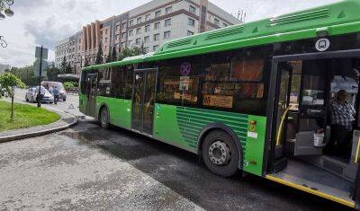 В центре Тюмени женщину сбил автобус